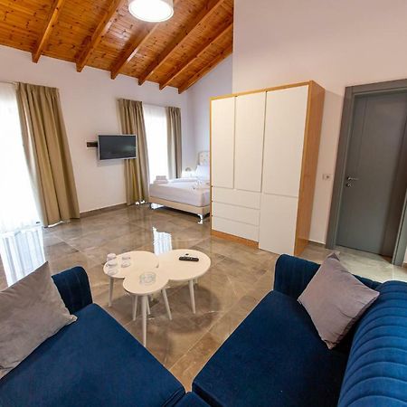 Santa Oliva Suites Ksamil Eksteriør billede