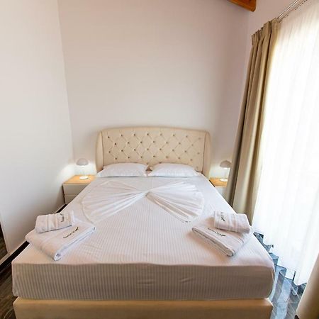 Santa Oliva Suites Ksamil Eksteriør billede