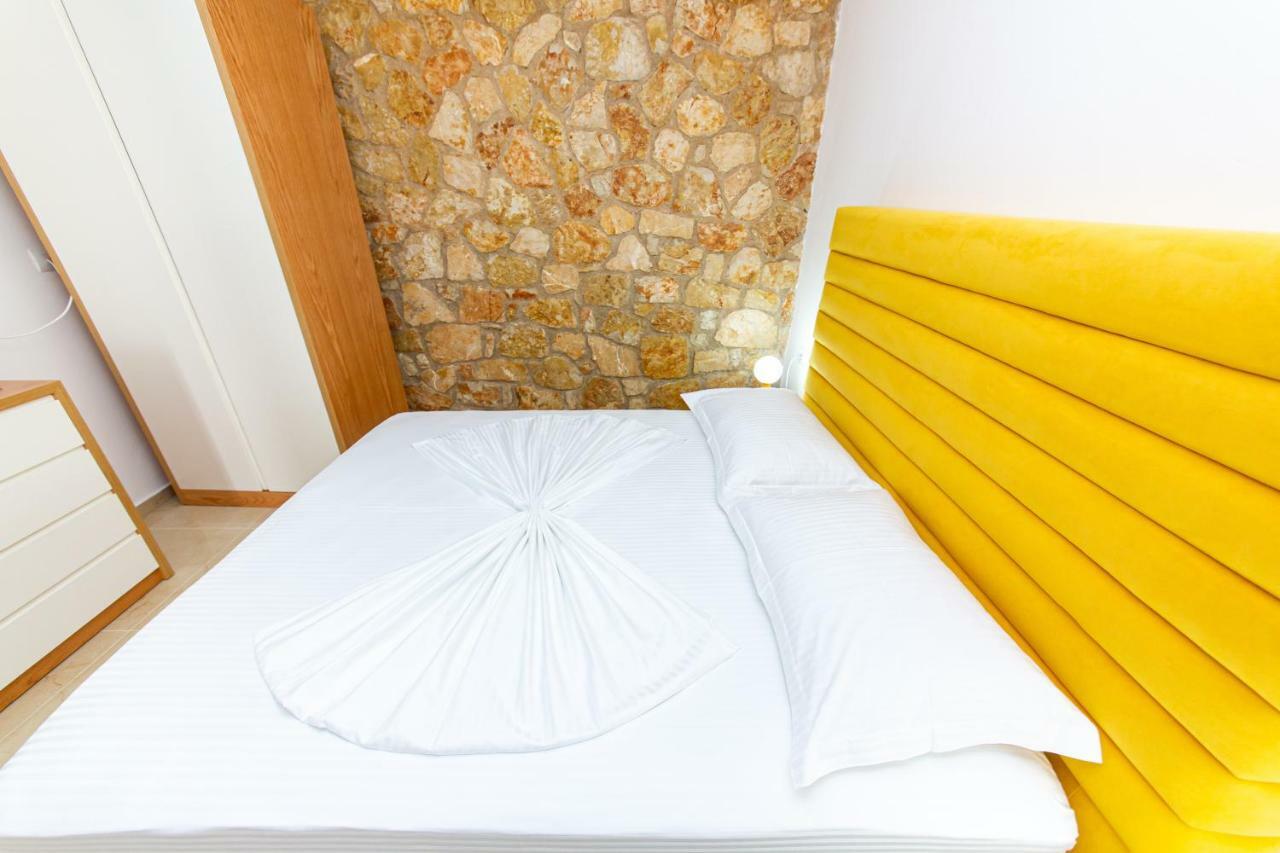 Santa Oliva Suites Ksamil Eksteriør billede
