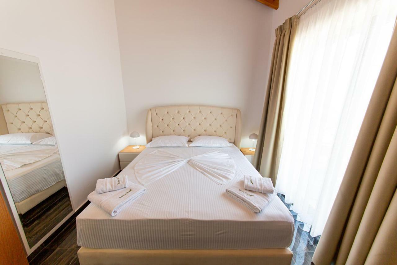 Santa Oliva Suites Ksamil Eksteriør billede